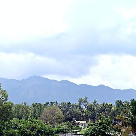 Hometown Sharu'S Inn A Luxury Hotel จิกมากาลูร์ ภายนอก รูปภาพ