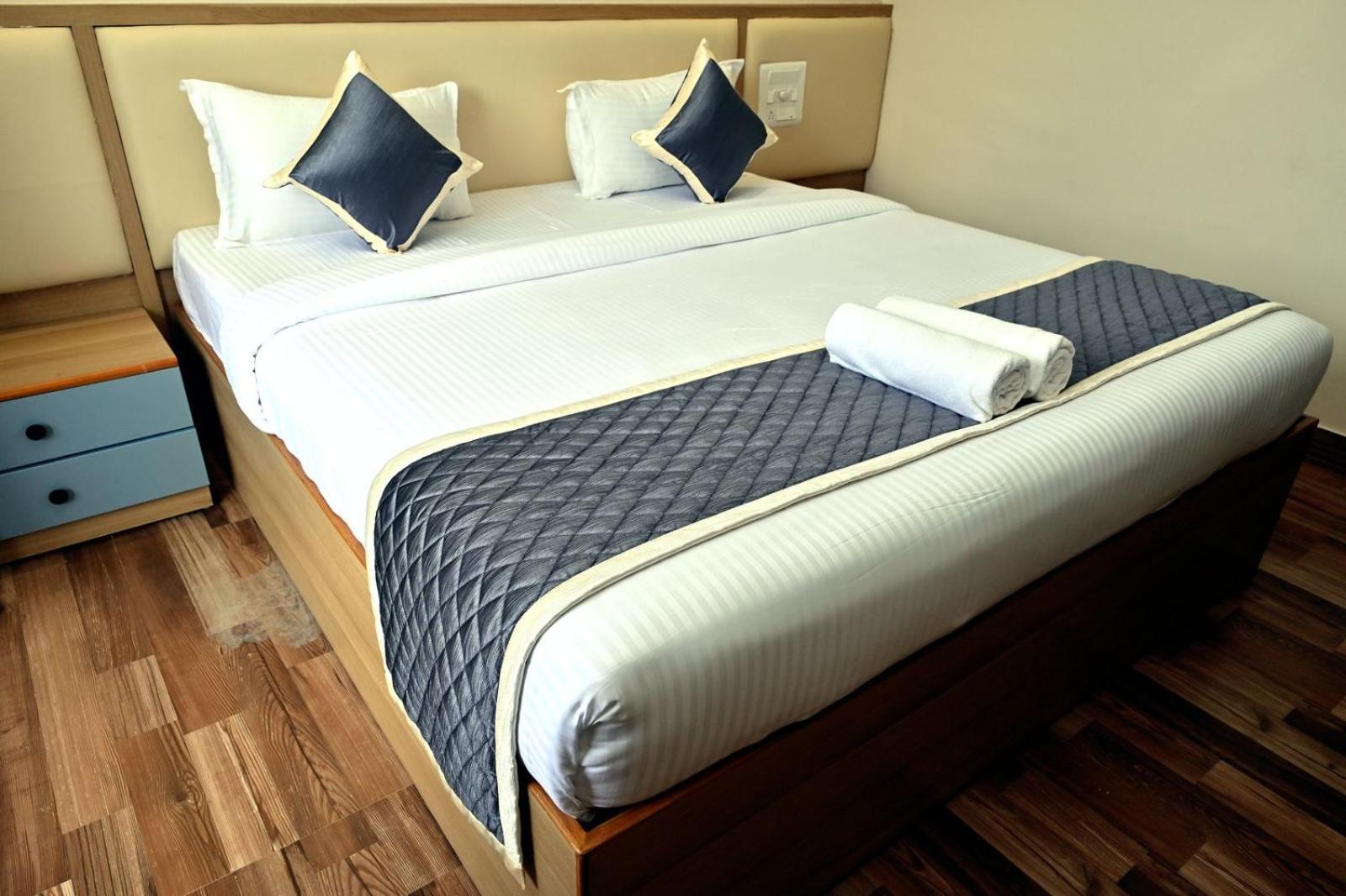 Hometown Sharu'S Inn A Luxury Hotel จิกมากาลูร์ ภายนอก รูปภาพ