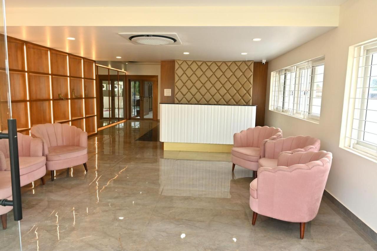Hometown Sharu'S Inn A Luxury Hotel จิกมากาลูร์ ภายนอก รูปภาพ