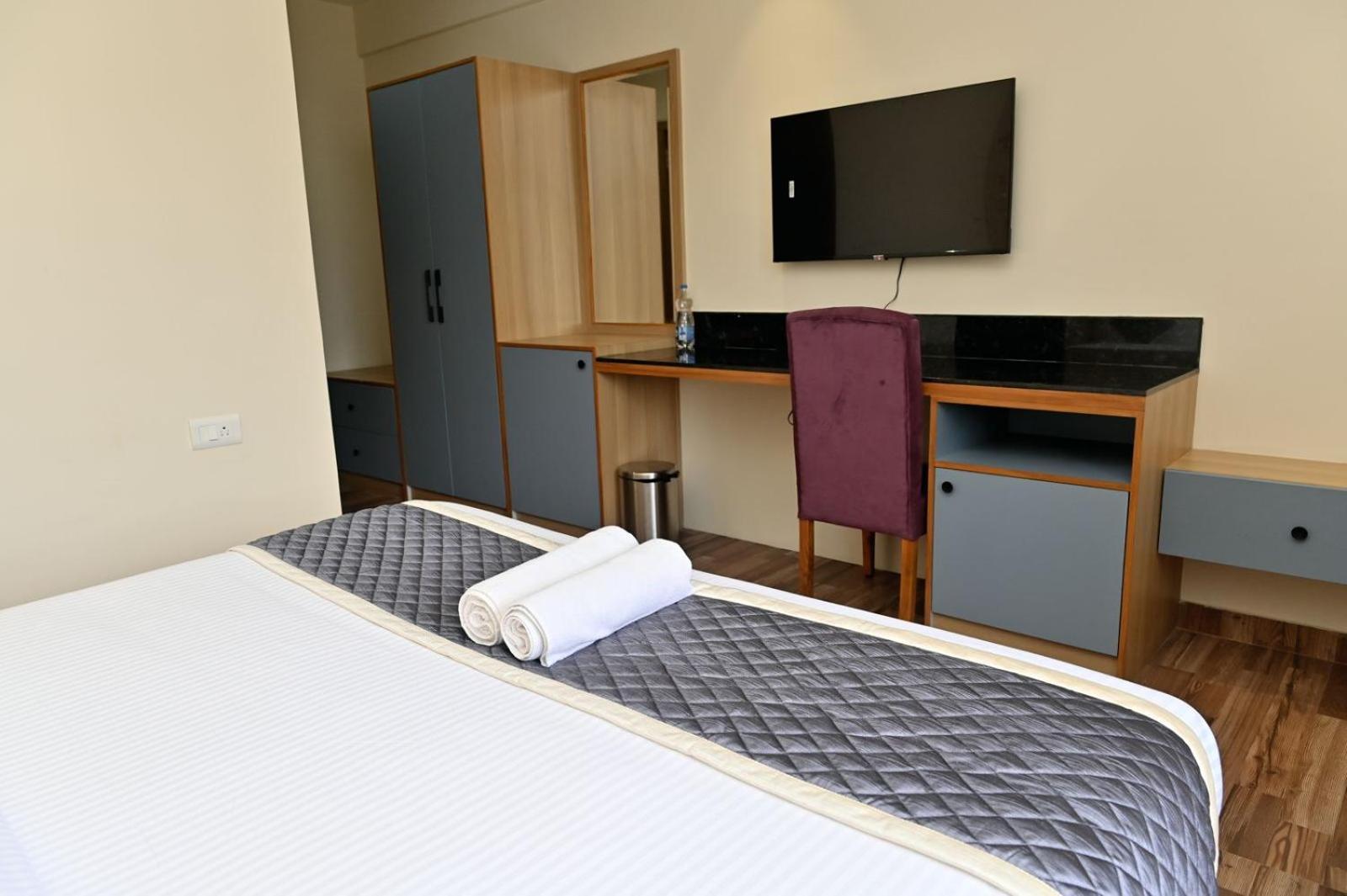 Hometown Sharu'S Inn A Luxury Hotel จิกมากาลูร์ ภายนอก รูปภาพ