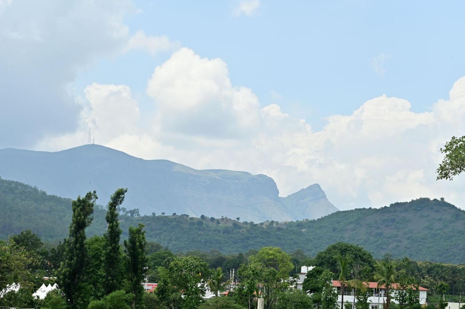 Hometown Sharu'S Inn A Luxury Hotel จิกมากาลูร์ ภายนอก รูปภาพ