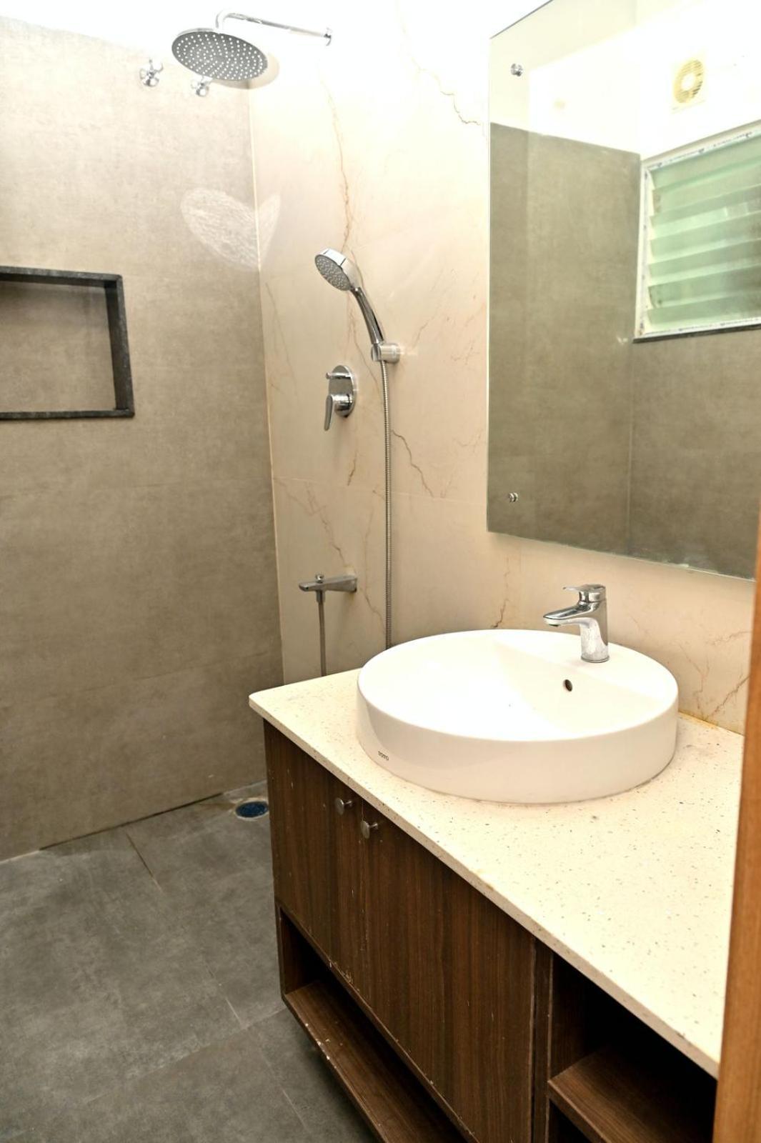 Hometown Sharu'S Inn A Luxury Hotel จิกมากาลูร์ ภายนอก รูปภาพ