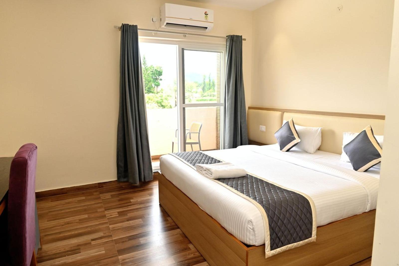 Hometown Sharu'S Inn A Luxury Hotel จิกมากาลูร์ ภายนอก รูปภาพ