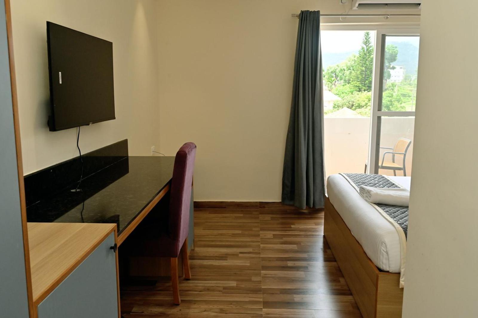 Hometown Sharu'S Inn A Luxury Hotel จิกมากาลูร์ ภายนอก รูปภาพ