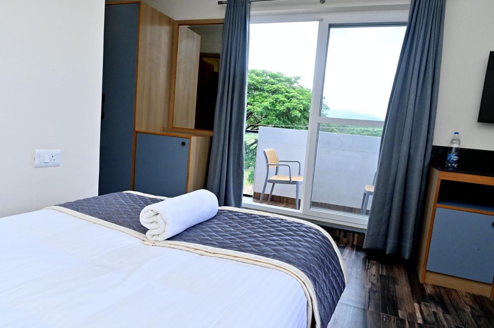 Hometown Sharu'S Inn A Luxury Hotel จิกมากาลูร์ ภายนอก รูปภาพ