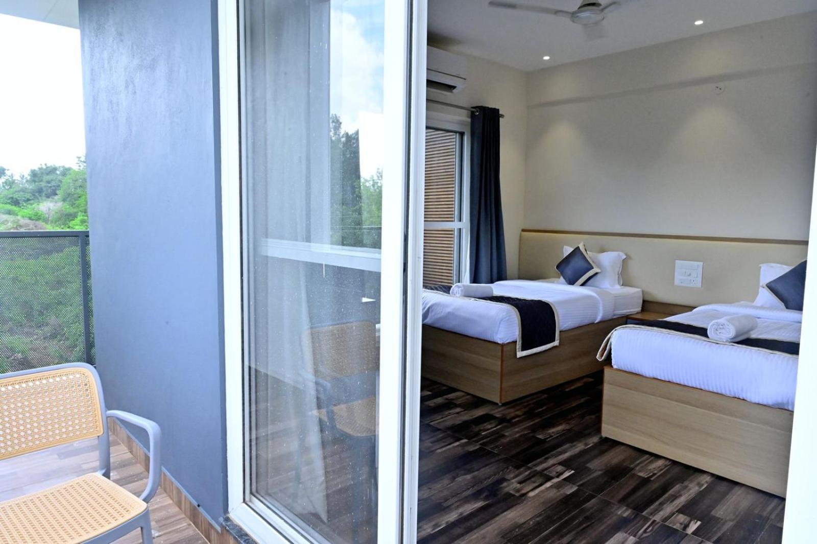 Hometown Sharu'S Inn A Luxury Hotel จิกมากาลูร์ ภายนอก รูปภาพ