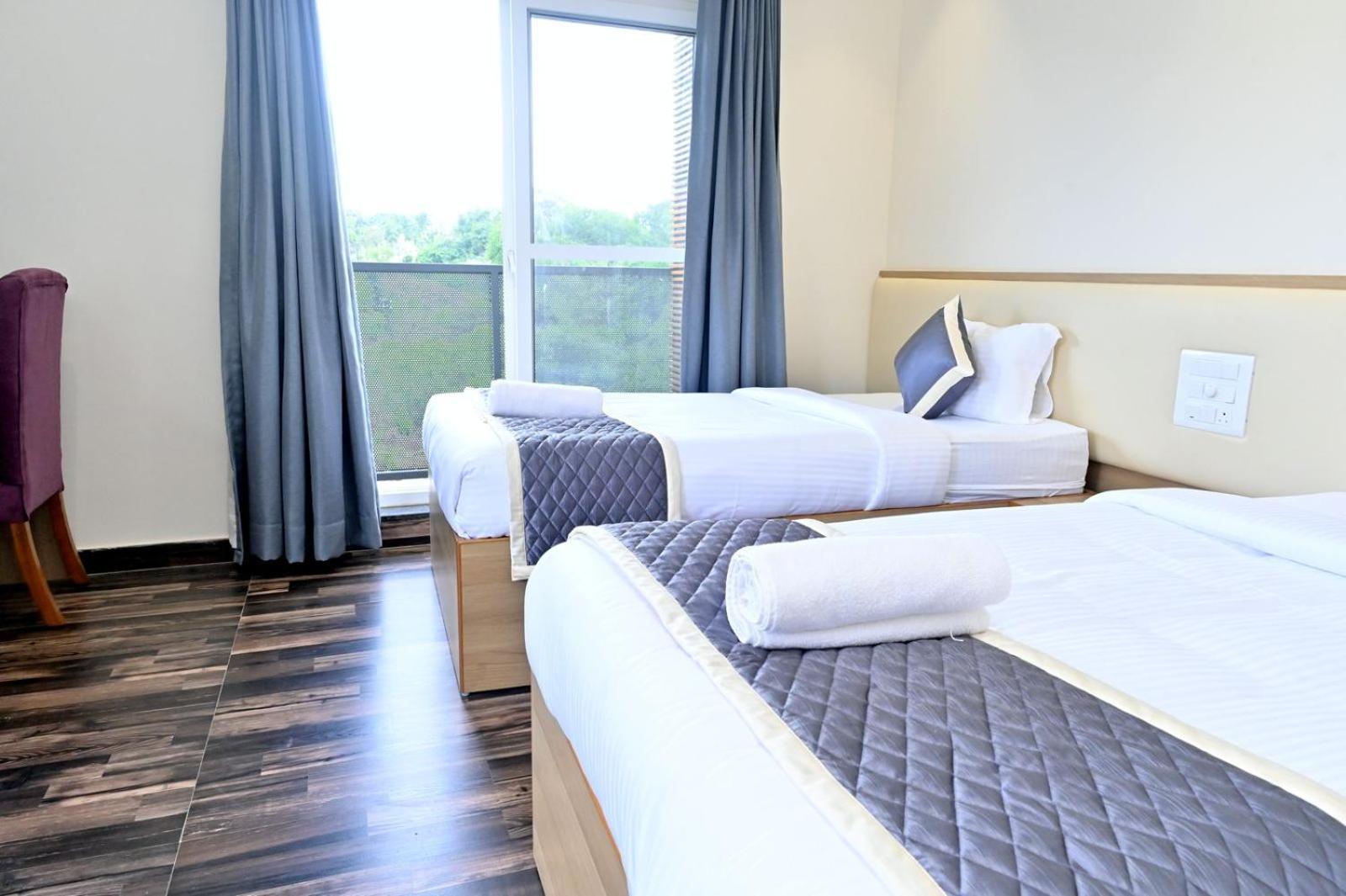 Hometown Sharu'S Inn A Luxury Hotel จิกมากาลูร์ ภายนอก รูปภาพ