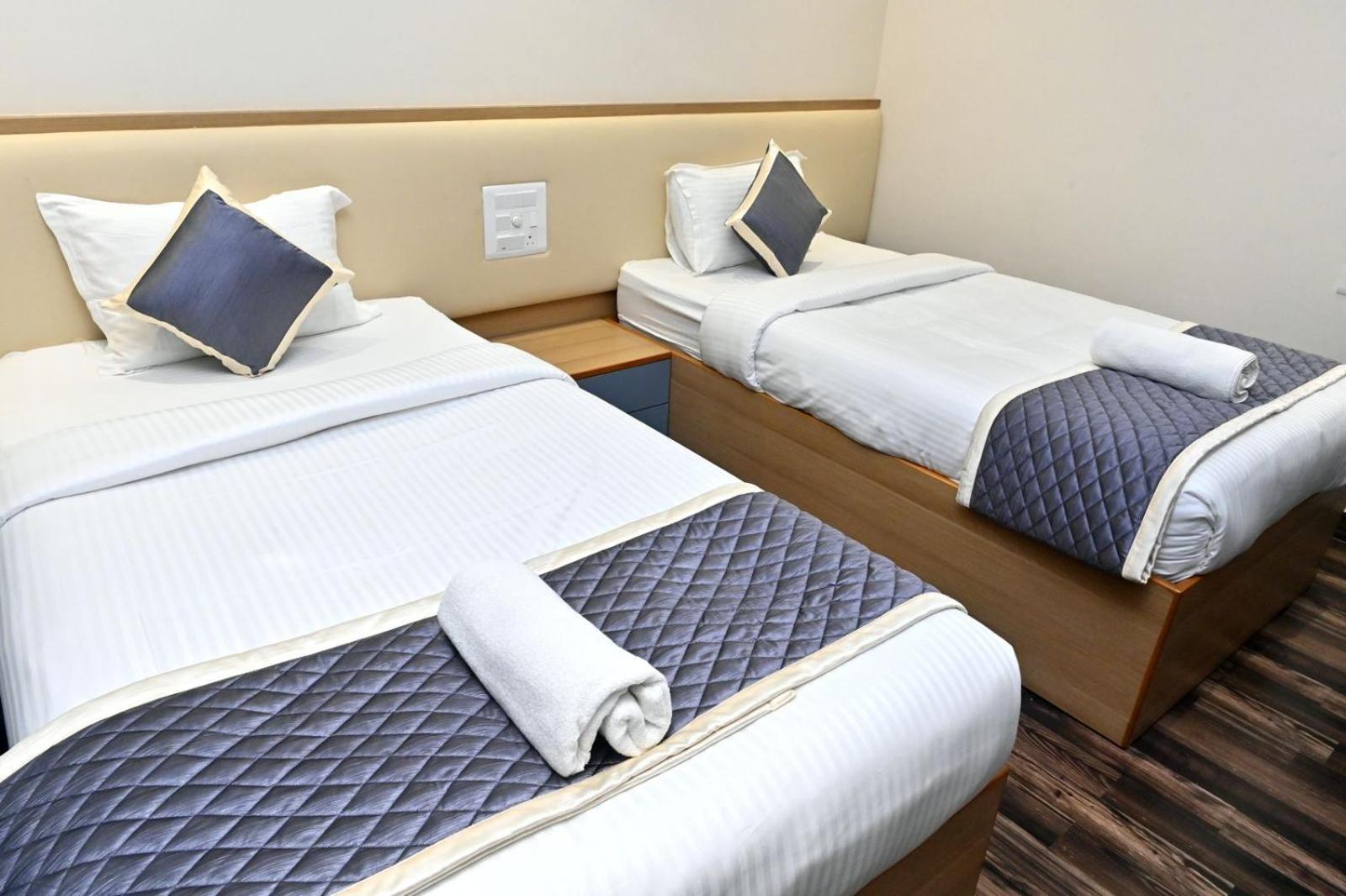Hometown Sharu'S Inn A Luxury Hotel จิกมากาลูร์ ภายนอก รูปภาพ
