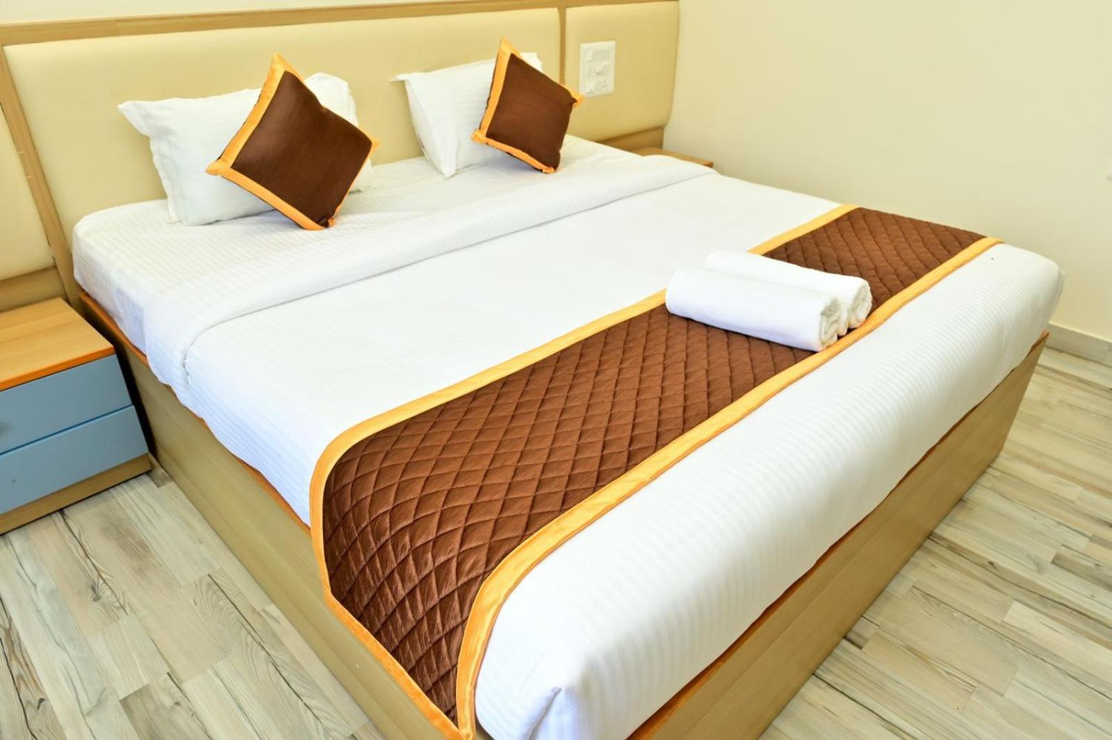 Hometown Sharu'S Inn A Luxury Hotel จิกมากาลูร์ ภายนอก รูปภาพ