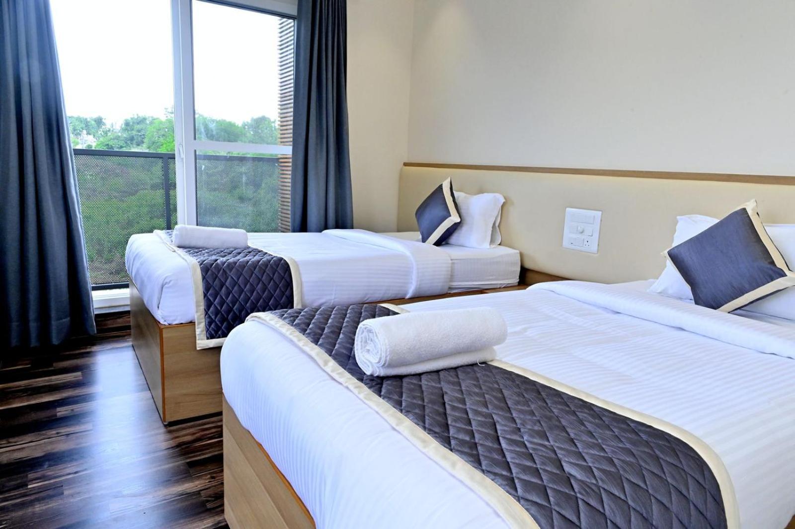 Hometown Sharu'S Inn A Luxury Hotel จิกมากาลูร์ ภายนอก รูปภาพ