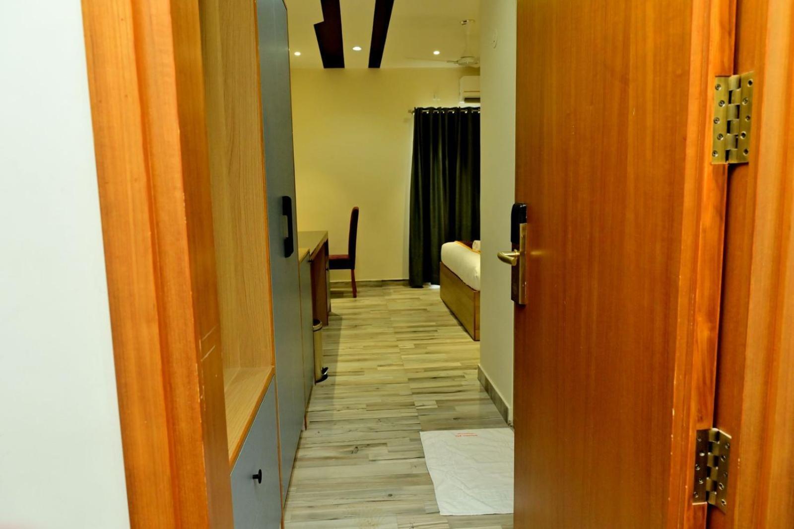 Hometown Sharu'S Inn A Luxury Hotel จิกมากาลูร์ ภายนอก รูปภาพ