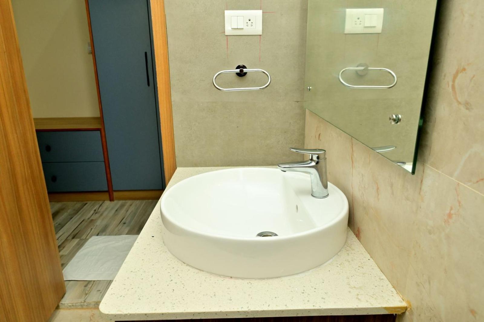 Hometown Sharu'S Inn A Luxury Hotel จิกมากาลูร์ ภายนอก รูปภาพ